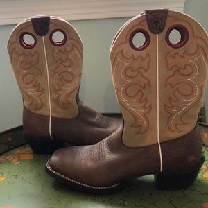 NWOB Ariat square toe cowboy boots men’s size 10B